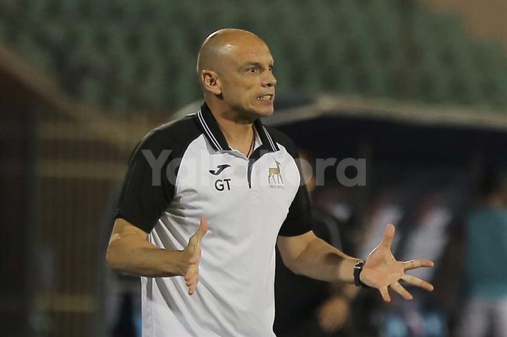 تاكيس جونيس